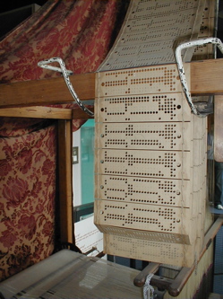 https://upload.wikimedia.org/wikipedia/en/0/09/Jacquard.loom.cards.jpg